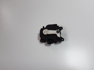 TOYOTA Sienna (2010–2021) Stellmotor Heizungsklappe AE0638000172 - 3