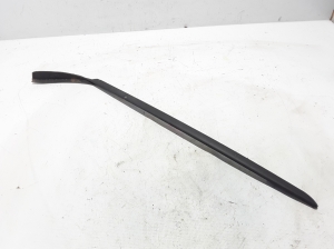  Windscreen strut outer 