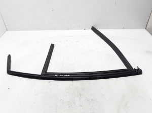  Rear side door sealing rubber 