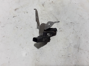 Rear hub sensor - 32246631