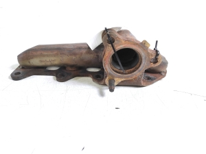  Exhaust manifold 