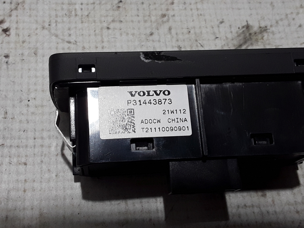 VOLVO S60 3 generation (2018-2023) Кнопка открывания задней крышки 31443873 21009070