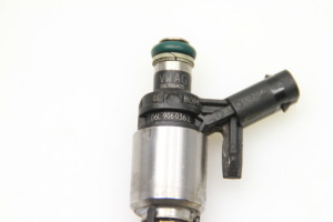  Fuel injector 