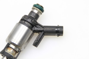  Fuel injector 