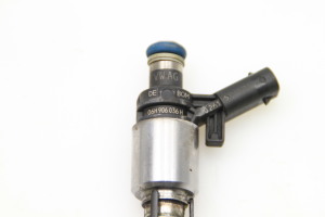  Fuel injector 