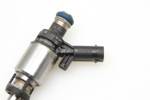  Fuel injector 