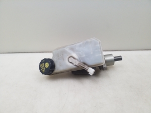  Master cylinder 