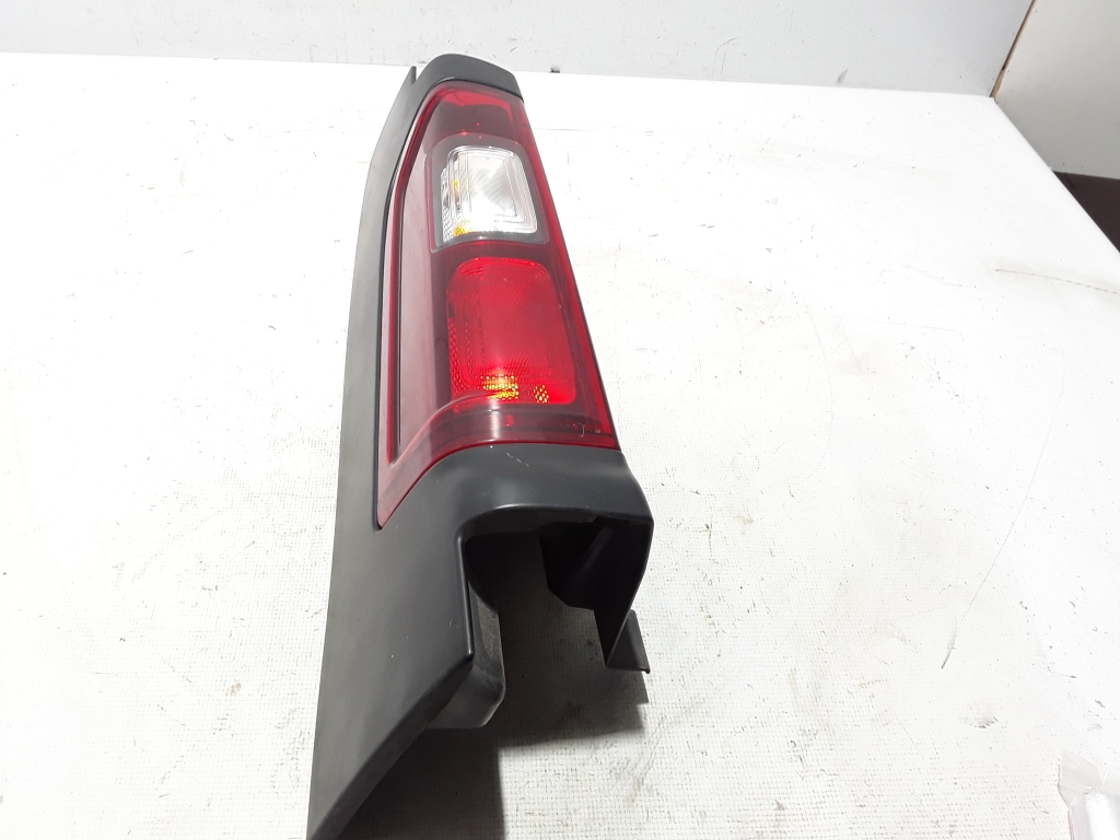 Used Opel Vivaro Rear corner lamp 265A66978R