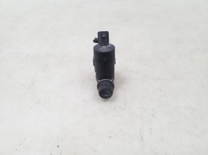 VOLVO V50 (2004–2012) Front windshield washer pump 1S7117K624FE - 2