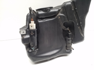 Mercedes Benz C-Class 204 (2007–2014) Front washer fluid reservoir A2048601960 - 4