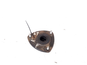 TOYOTA Yaris (1999–2005) Front strut mount with bearing 48609-0D010 - 2