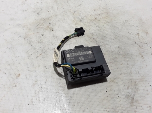   Rear side door control unit 