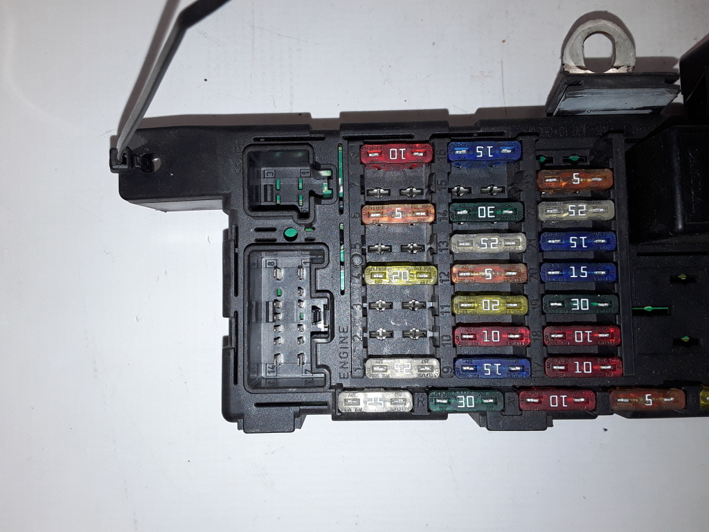 VOLVO XC70 2 generation (2000-2007) Fuse box 8678449 21072372