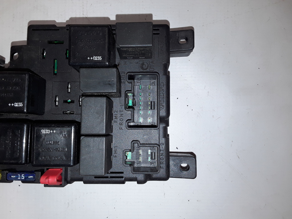 VOLVO XC70 2 generation (2000-2007) Fuse box 8678449 21072372