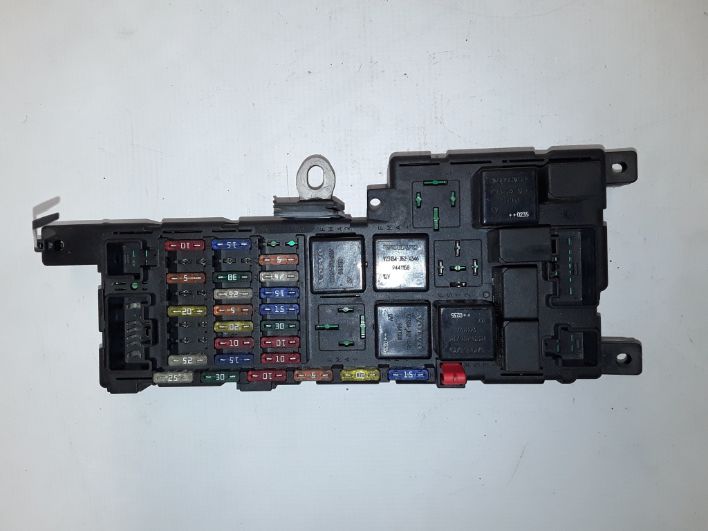 VOLVO XC70 2 generation (2000-2007) Fuse box 8678449 21072372