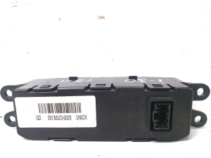 Hyundai i30 (2011–2017) Salongi kell 94510-A5000 - 2
