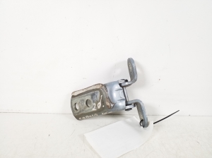 TOYOTA Corolla (2004–2007) Front door top hinge 68710-02040 - 2