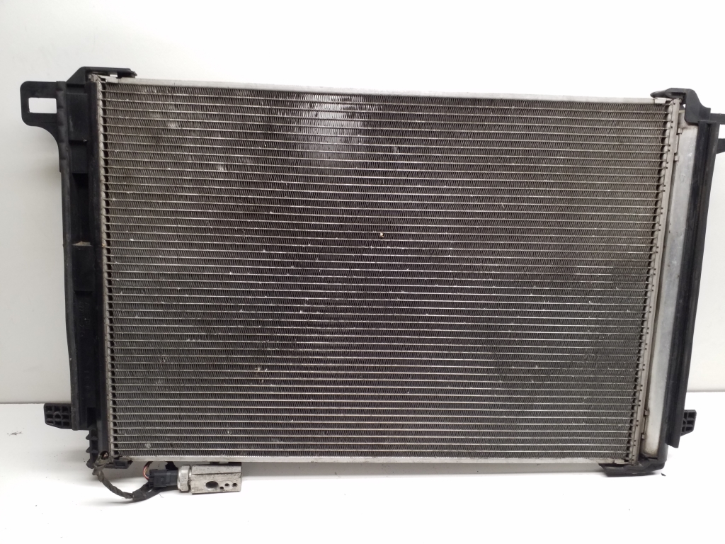 Mercedes Benz E-Class W212 (2009–2015) Kliimaradiaator A2045000554 Mercedes Benz E-Class W212 (2009–2015) Kliimaradiaator A2045000554