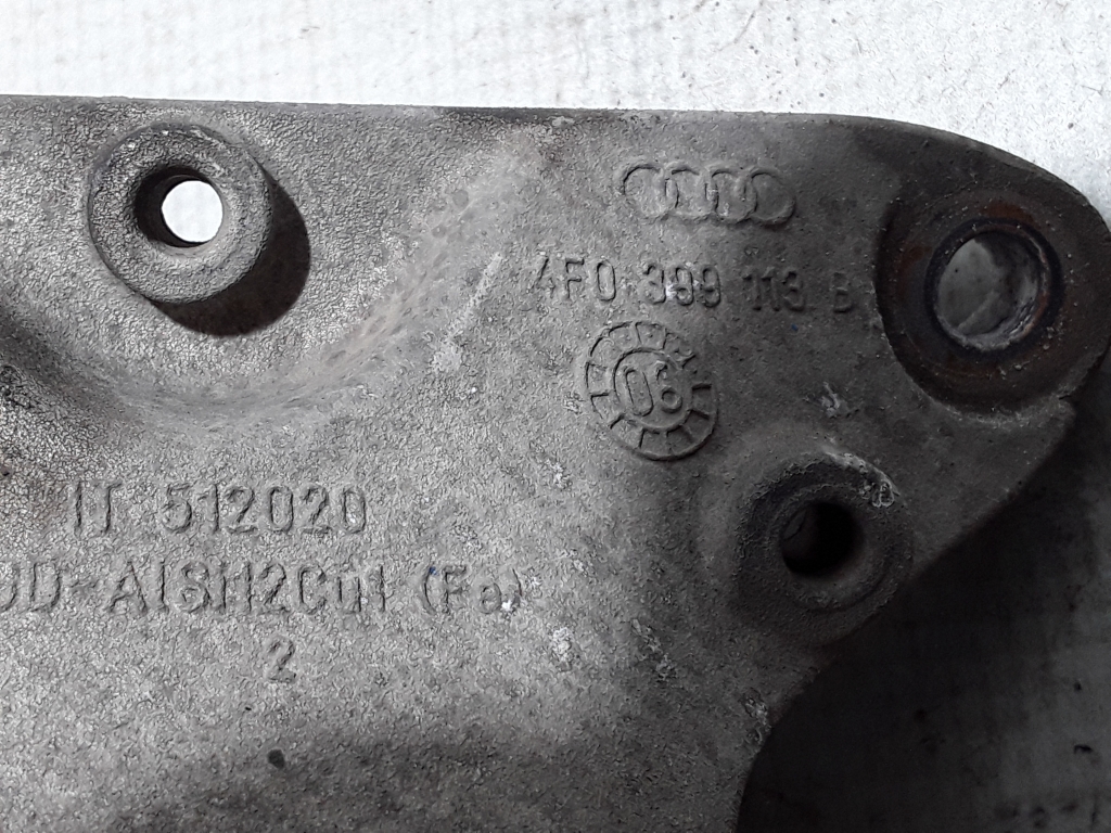 AUDI A6 C6/4F (2004-2011) Greičių (pavarų) dėžės kronšteinas 4F0399113B 21010400