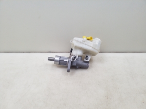  Master cylinder 