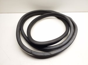  Front door sealing rubber 