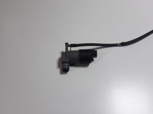 TOYOTA Yaris (2011–2020) Front windshield washer pump 853300D120 - 2
