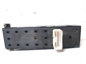 Hyundai Santa Fe (2006–2012) Priekšējo durvju stikla slēdzis 371490 - 2