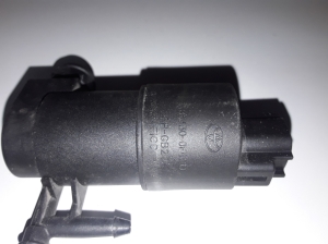 TOYOTA Yaris (2011–2020) Front windshield washer pump 853300F020 - 2
