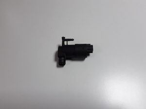 TOYOTA Yaris (2011–2020) Front windshield washer pump 853300F020 - 3