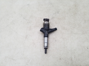 products.Fuel injector - 16613AA020