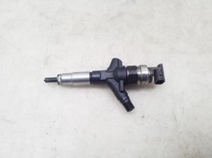 Subaru Outback (2003–2009) Fuel injector 16613AA020 - 5