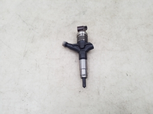 Subaru Outback (2003–2009) Fuel injector 16613AA020 - 2