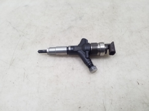 Subaru Outback (2003–2009) Fuel injector 16613AA020 - 4