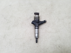 products.Fuel injector - 16613AA020