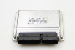 Calculateur moteur - 8E0909557H