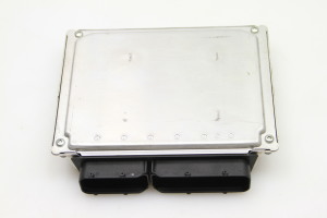 AUDI A4 B6 (2000–2005) Mootori juhtplokk 8E0909557H - 2