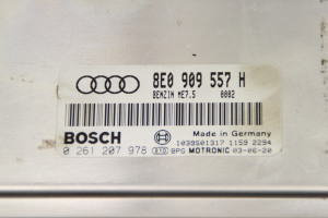 AUDI A4 B6 (2000–2005) Mootori juhtplokk 8E0909557H - 4