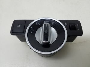 Commutateur d’allumage des feux de voiture - A2049053103