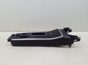 Mitsubishi Outlander (2012–2021) Center console - 3