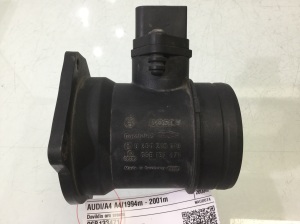 AUDI A4 B5 (1994–2001) Luftmassenmesser 06B133471 - 3