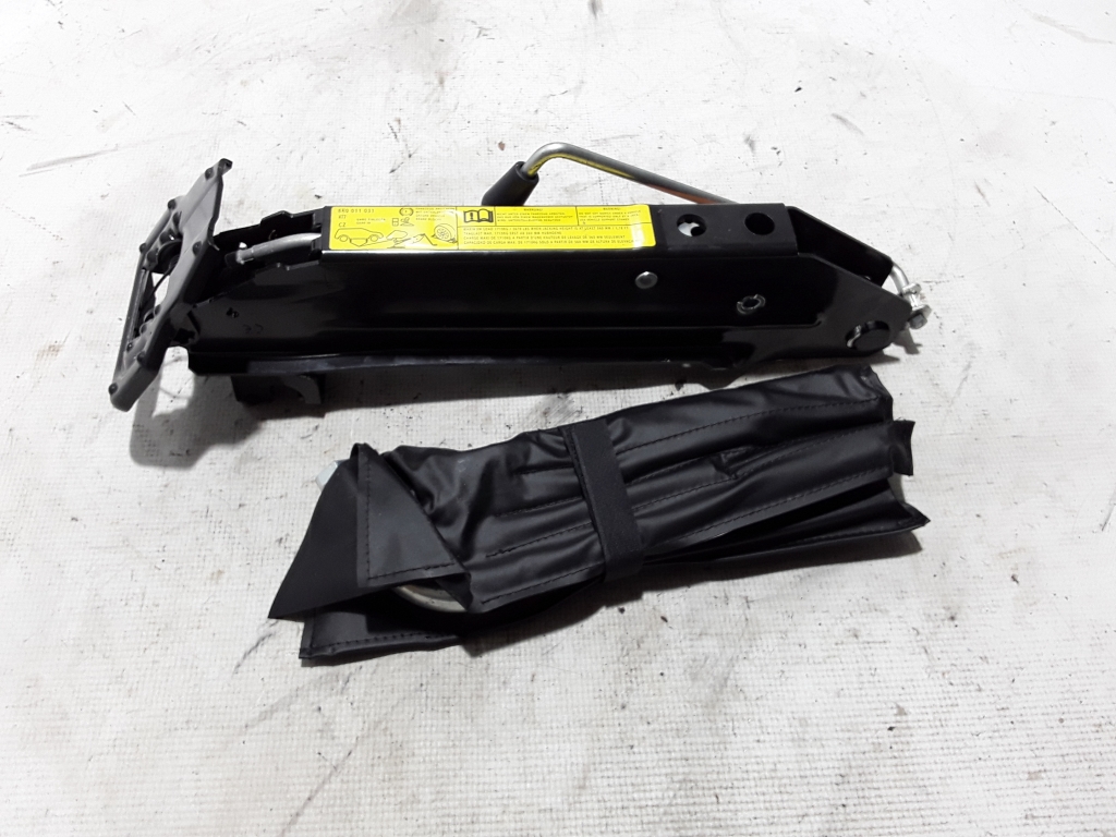 Used AUDI Q5 Jack 8R0011031