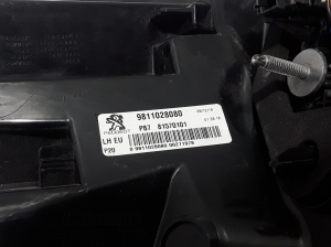 Peugeot 5008 (2017–2026) Eckleuchte hinten 9811028080 - 3