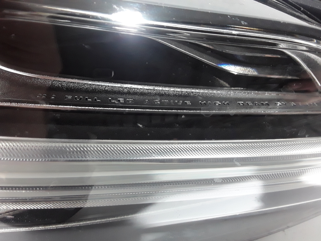 VOLVO S60 3 generation (2018-2023) Front Headlights Set 21013052