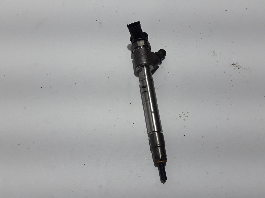 Used Peugeot 3008 Fuel injector 9820403480