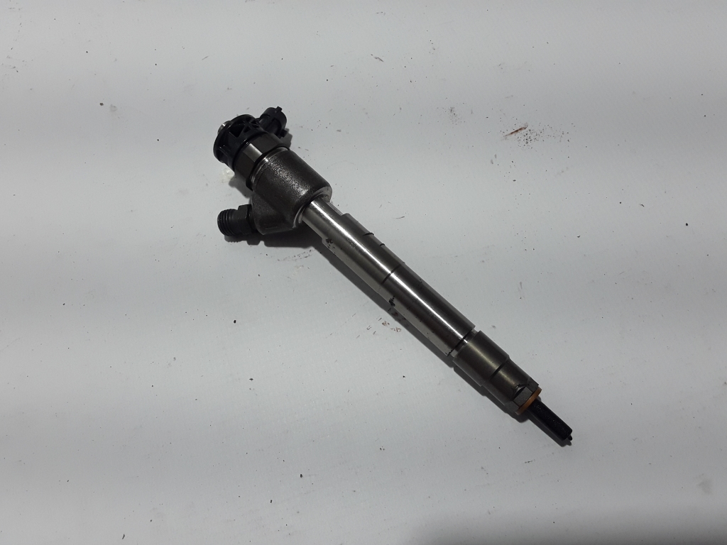 Used Peugeot 3008 Fuel injector 9820403480