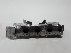  Exhaust manifold 