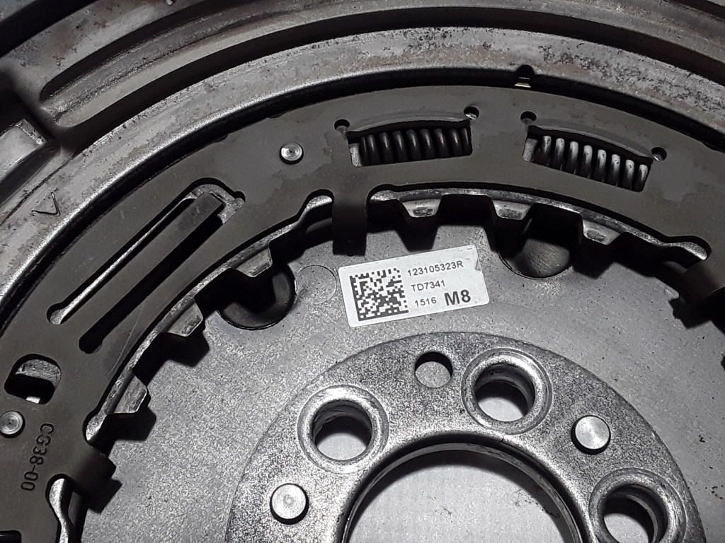 Used RENAULT Captur Clutch flywheel 123105323R