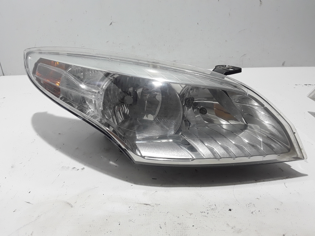 Used RENAULT Megane Headlights 260100017R