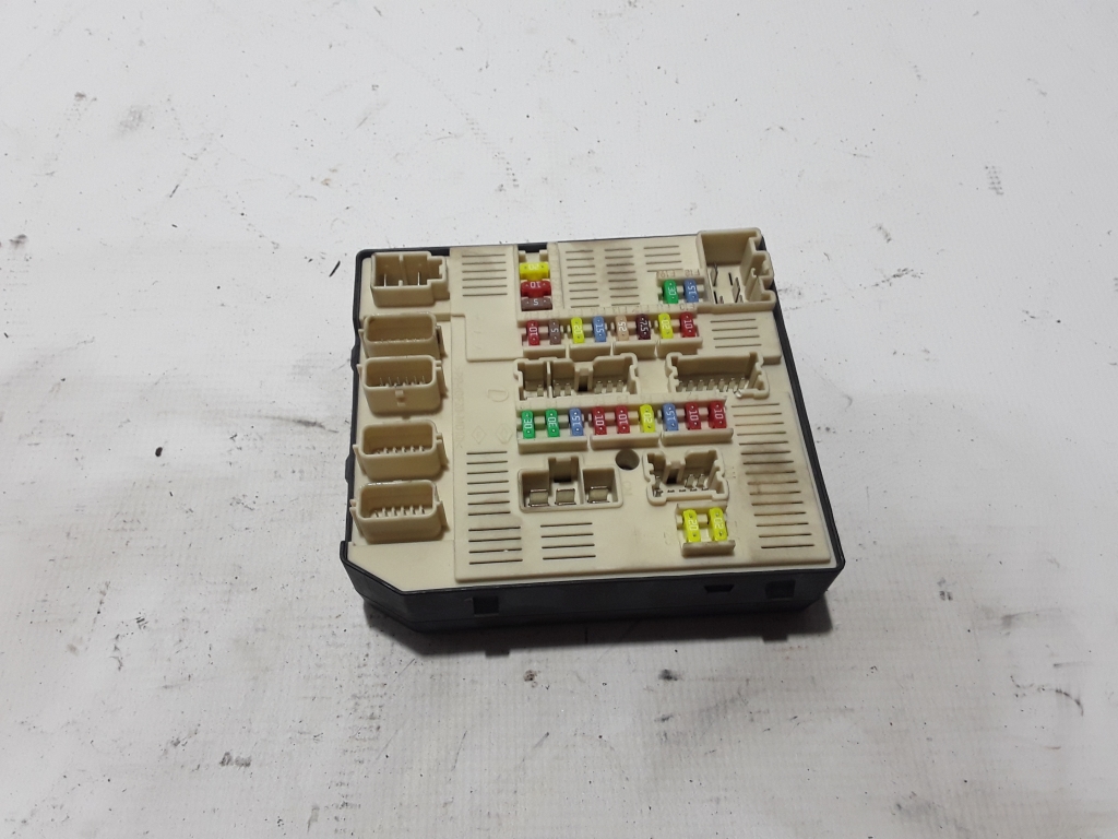 RENAULT Megane 3 generation (2008-2020) Fuse box 284B65904R 21012934