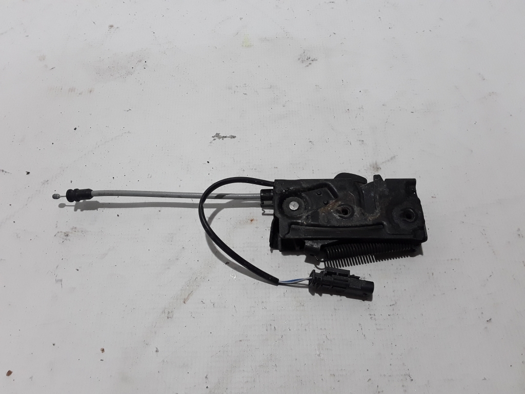 Used VOLVO XC90 Engine cover lock 32318456